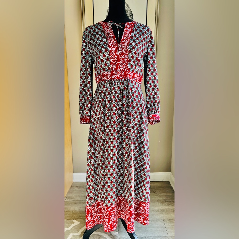 Excellent condition-Waist38” Length48” Unlined-back zipper-100%poly/machine wash